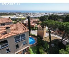 Exclusiva casa pareada con jardín, piscina y vistas en Vilassar de Dalt