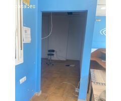 LOCAL COMERCIAL EN ZONA CENTRICA DE CHICLANA