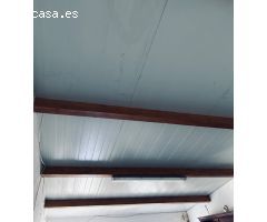 Casa adosada con gran terreno en O Roxal.