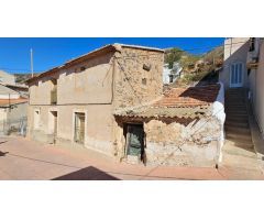 Casa con terreno, para reformar