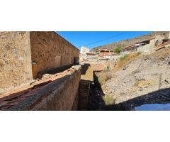 Casa con terreno, para reformar