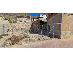 Casa con terreno, para reformar