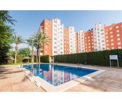 Piso totalmente reformado y piscina junto a Tranvía en El puntal