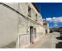 Casa de dos plantas y patio para reformar en Cañada de la leña, Abanilla