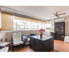 Piso de tres dormitorios con terraza acristalada en Altorreal