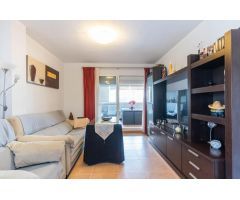 Piso de tres dormitorios con terraza acristalada en Altorreal