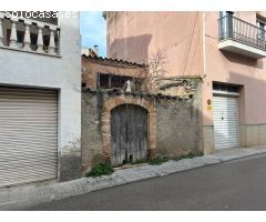SOLAR AMB UNA PETITA EDIFICACIO