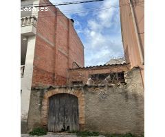 SOLAR AMB UNA PETITA EDIFICACIO