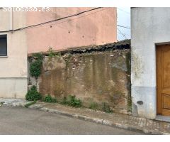 SOLAR AMB UNA PETITA EDIFICACIO