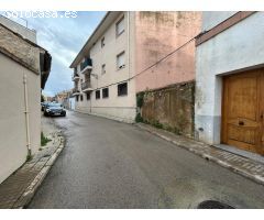 SOLAR AMB UNA PETITA EDIFICACIO