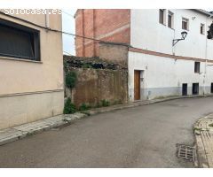SOLAR AMB UNA PETITA EDIFICACIO