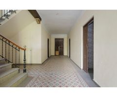 ¡Atención inversores! Casa Señorial en centro Alhendín con Solar edificable