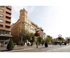 Elegante Piso en Puerta Real, Granada - ¡Vive la Grandeza en el Centro de la Ciudad!