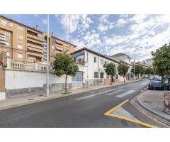 Casa con gran patio para reformar en Cardenal Parrado