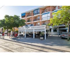 Venta por jubilación, de local + cafetería + restaurante en Armilla, frente a la parada del Metro.