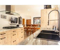 ESPECTACULAR CASA CON TERRENO EN LA SIERRA SUR