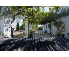 Cortijo con piscina en ubicación inmejorable en Garciez, Jaen