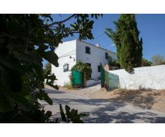 Cortijo con piscina en ubicación inmejorable en Garciez, Jaen
