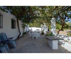 Cortijo con piscina en ubicación inmejorable en Garciez, Jaen