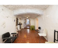 Cueva en el Sacromonte con magnífica ubicación.