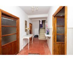 CASA CORTIJO CON PARCELA RÚSTICA DE RIEGO