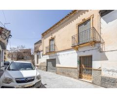CASA Y NAVE PARA REFORMAR EN EL CENTRO DE GUADIX