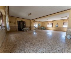Gran oportunidad para negocio , y tener tu vivienda junto a tu negocio.