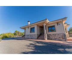 CHALET UBICADO EN PARAJE NATURAL DE SIERRA DE MARIOLA