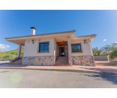 CHALET UBICADO EN PARAJE NATURAL DE SIERRA DE MARIOLA