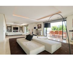 Villa de Lujo en Venta en Coristanco, Málaga
