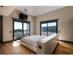 Villa de Lujo en Venta en Coristanco, Málaga