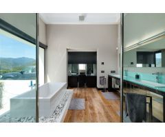 Villa de Lujo en Venta en Coristanco, Málaga