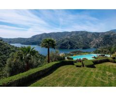 Villa de Lujo en Venta en Coristanco, Málaga
