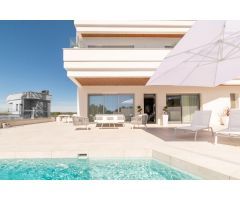 VILLA A POCOS PASOS DEL MAR.