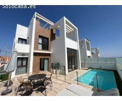VILLA EN LOS BALCONES CON PISCINA Y SOLÁRIUM