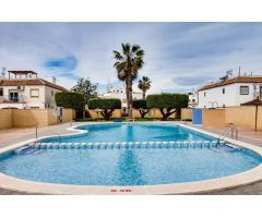 BUNGALOW PLANTA ALTA CON SOLÁRIUM, PISCINA  Y VISTAS DESPEJADAS
