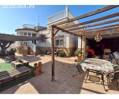 CHALET CON PISCINA, SOLÁRIUM Y GARAJE