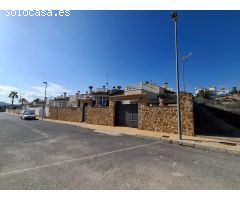 CHALET CON PISCINA, SOLÁRIUM Y GARAJE