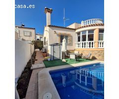 CHALET CON PISCINA, SOLÁRIUM Y GARAJE