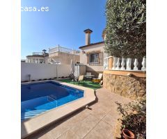 CHALET CON PISCINA, SOLÁRIUM Y GARAJE