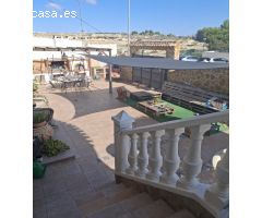 CHALET CON PISCINA, SOLÁRIUM Y GARAJE