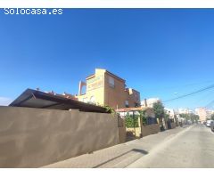 APARTAMENTO CON VISTAS DESPEJADAS Y PISCINA COMUNITARIA