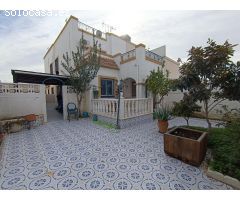 DÚPLEX ESQUINA CON TERRAZA, JARDÍN, SOLÁRIUM Y PISCINA COMUNITARIA