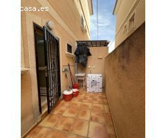 ADOSADO EN LA ZENIA CON PISCINA COMUNITARIA