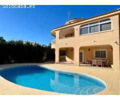 ESTUPENDO CHALET CON GRAN PARCELA Y PISCINA EN LOS BALCONES
