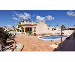 CHALET CON JARDÍN, ENTRADA PARA COCHE, SOLÁRIUM Y PISCINA JUNTO AL PARQUE NATURAL