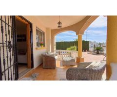 CHALET CON JARDÍN, ENTRADA PARA COCHE, SOLÁRIUM Y PISCINA JUNTO AL PARQUE NATURAL