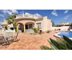 CHALET CON JARDÍN, ENTRADA PARA COCHE, SOLÁRIUM Y PISCINA JUNTO AL PARQUE NATURAL