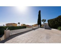 VILLA REFORMADA CON GRAN PARCELA, PISINA Y ENTRADA PARA COCHE EN CIUDAD QUESADA