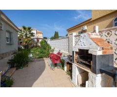 CHALET CON PISCINA Y AMPLIA PARCELA